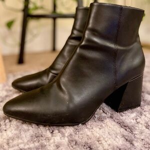 ✨ Elegant H&M Black Heeled Boots ✨ kick your ex to the curb with these bad boys!